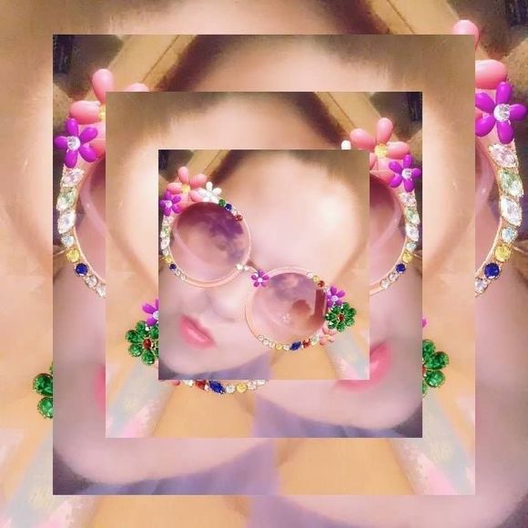 Meet your Posher, Mandi - Picture 1 of 1